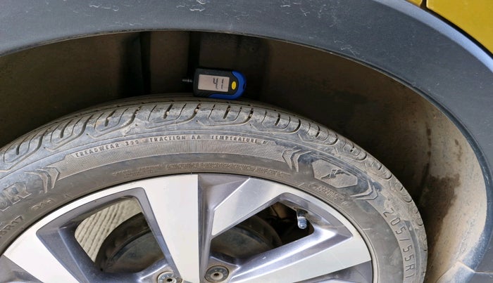 2022 Volkswagen TAIGUN TOPLINE 1.0 TSI AT, Petrol, Automatic, 27,944 km, tyre