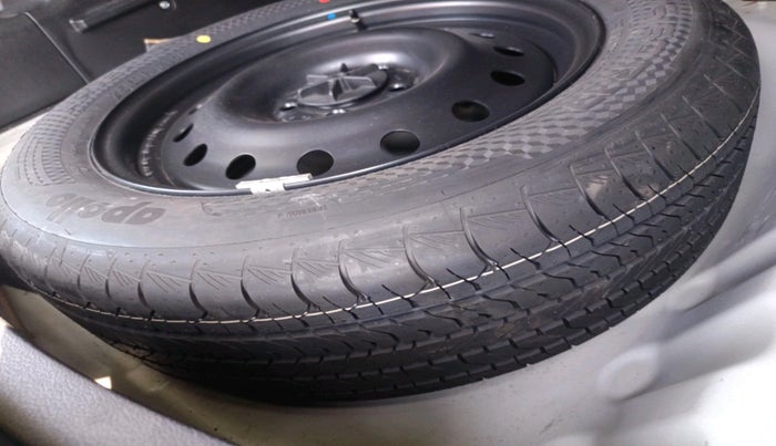 2022 Maruti Grand Vitara SIGMA SMART HYBRID, Petrol, Manual, 23,173 km, tyre