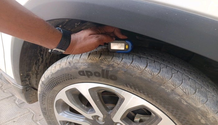 2022 Maruti Grand Vitara SIGMA SMART HYBRID, Petrol, Manual, 23,173 km, tyre