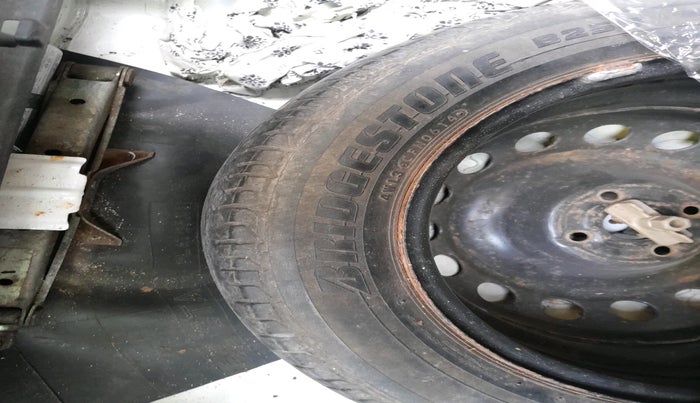 2014 Hyundai Verna FLUIDIC 1.6 CRDI SX AT, Diesel, Automatic, 70,210 km, tyre