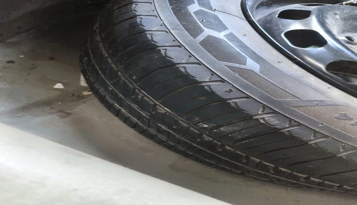 2013 Ford Figo TITANIUM 1.4 DIESEL, Diesel, Manual, 86,493 km, tyre