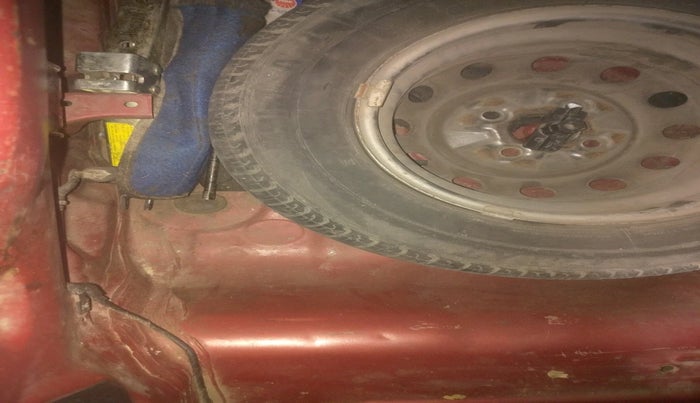 2011 Hyundai Eon ERA, Petrol, Manual, 28,414 km, tyre