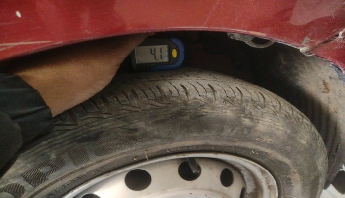 2011 Hyundai Eon ERA, Petrol, Manual, 28,414 km, tyre