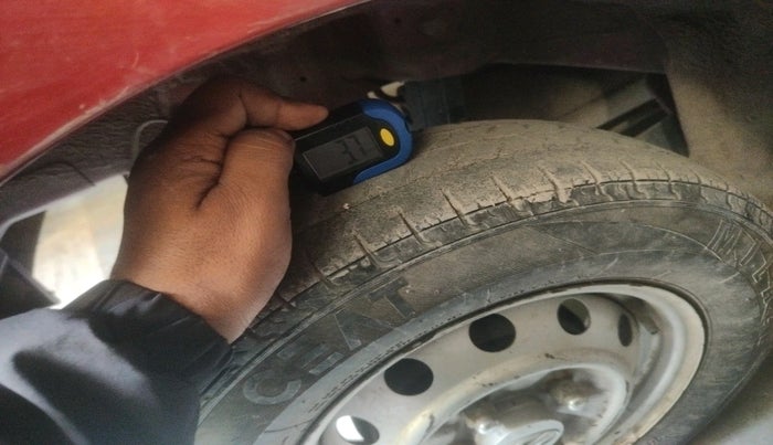 2011 Hyundai Eon ERA, Petrol, Manual, 28,414 km, tyre