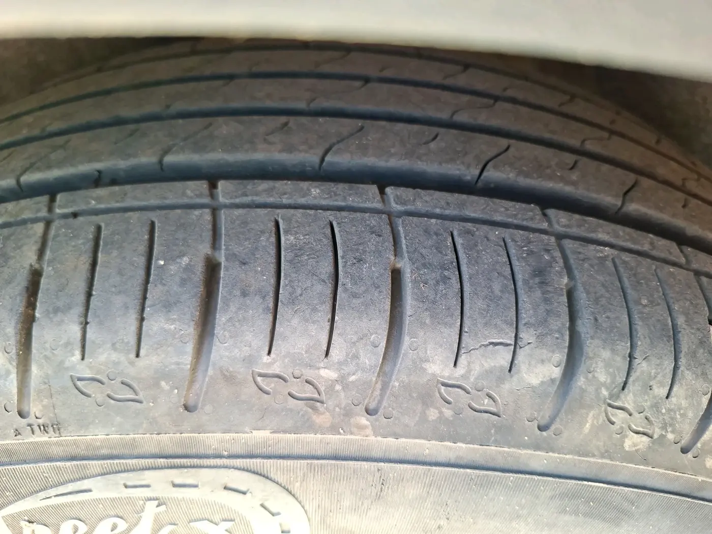 2024 Mahindra XUV700 AX 5 P MT 7 STR, Petrol, Manual, 16,191 km, tyre