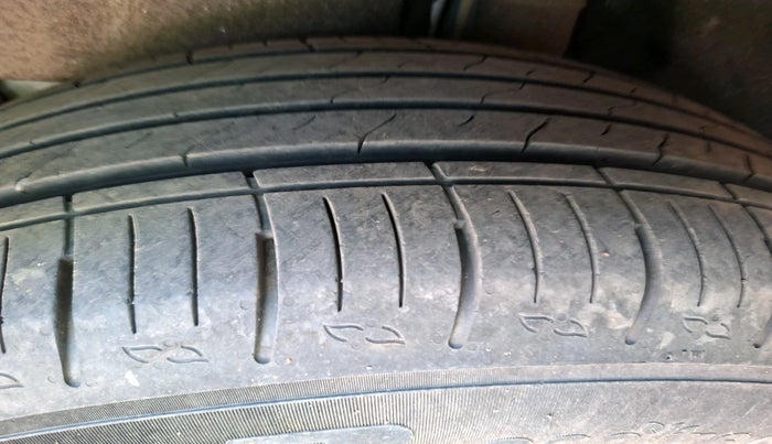 2024 Mahindra XUV700 AX 5 P MT 7 STR, Petrol, Manual, 16,191 km, tyre