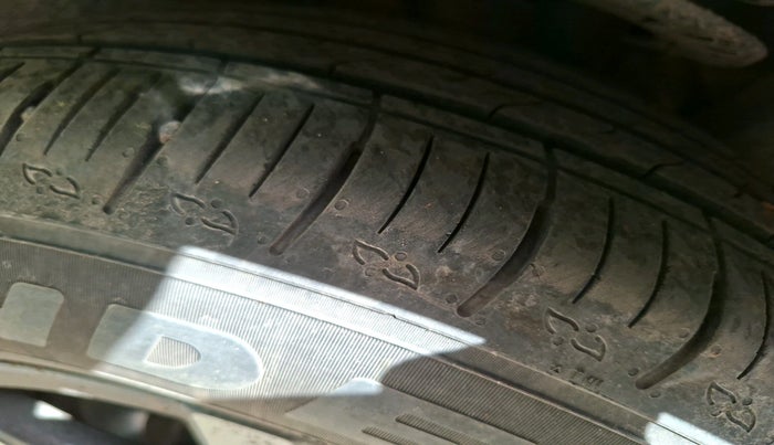 2024 Mahindra XUV700 AX 5 P MT 7 STR, Petrol, Manual, 16,191 km, tyre