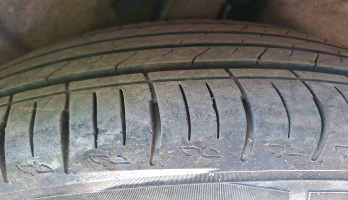 2024 Mahindra XUV700 AX 5 P MT 7 STR, Petrol, Manual, 16,191 km, tyre