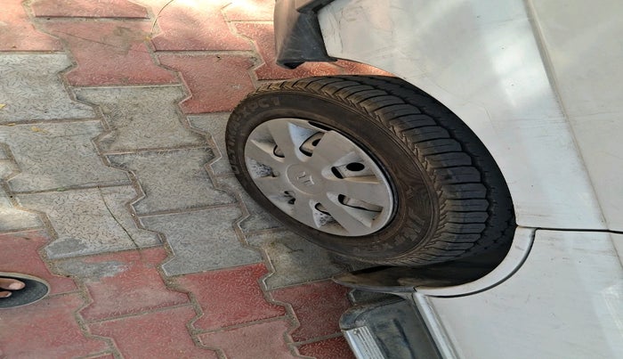 2023 Maruti Eeco 5 STR AC CNG, CNG, Manual, 61,963 km, tyre