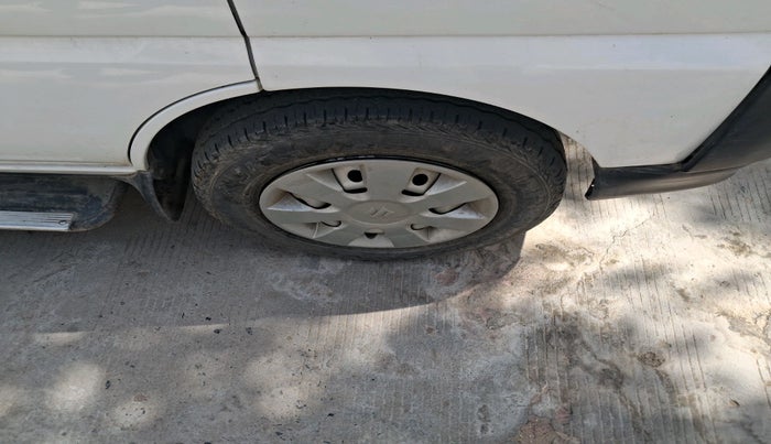 2023 Maruti Eeco 5 STR AC CNG, CNG, Manual, 61,963 km, tyre