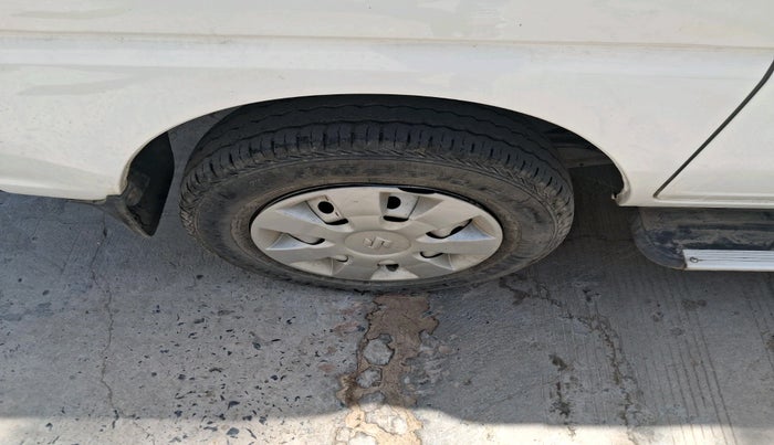 2023 Maruti Eeco 5 STR AC CNG, CNG, Manual, 61,963 km, tyre