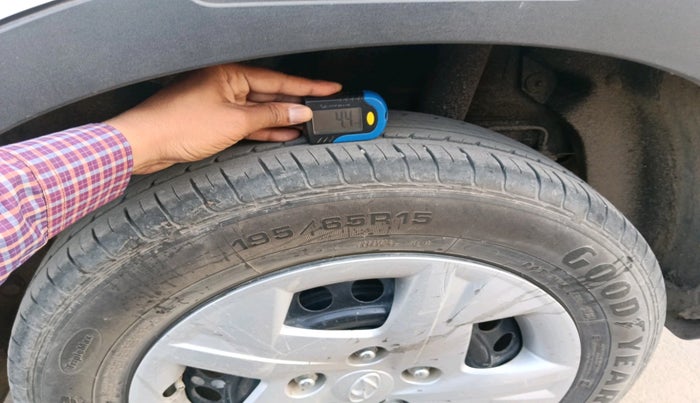 2022 Hyundai VENUE S(O) 1.2, Petrol, Manual, 26,503 km, tyre