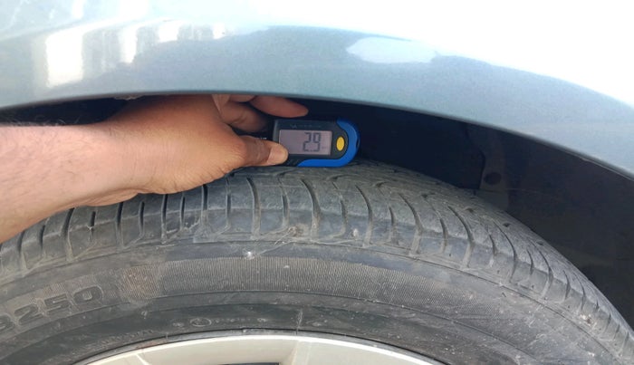 2010 Maruti SX4 VXI, Petrol, Manual, 67,788 km, tyre