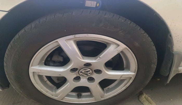 2013 Volkswagen Vento HIGHLINE 1.6 MPI, Petrol, Manual, 79,676 km, tyre