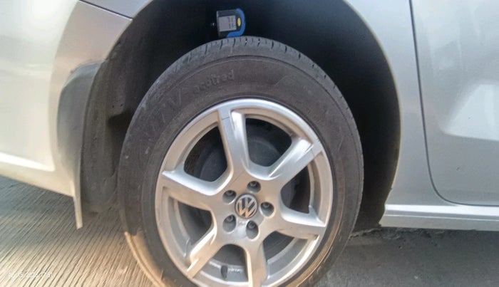 2013 Volkswagen Vento HIGHLINE 1.6 MPI, Petrol, Manual, 79,676 km, tyre