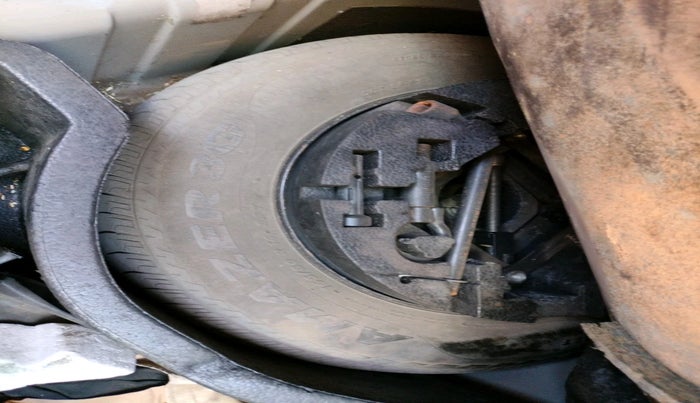 2015 Volkswagen Vento HIGHLINE DIESEL 1.5, Diesel, Manual, 2,46,252 km, tyre