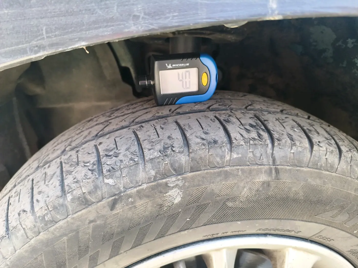 2016 Mahindra Kuv100 K8 D 6 STR, Diesel, Manual, 1,08,209 km, tyre