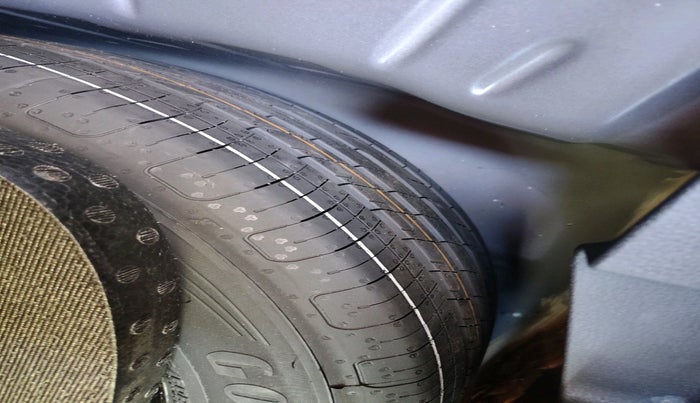 2025 Honda ELEVATE ZX MT, Petrol, Manual, 5,402 km, tyre