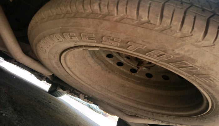 2015 Mahindra XUV500 W10, Diesel, Manual, 1,16,579 km, tyre