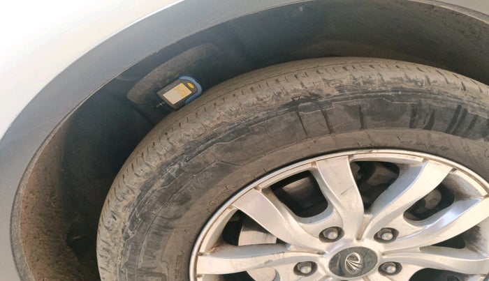 2015 Mahindra XUV500 W10, Diesel, Manual, 1,16,579 km, tyre