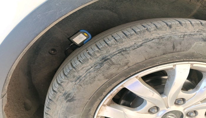 2015 Mahindra XUV500 W10, Diesel, Manual, 1,16,579 km, tyre