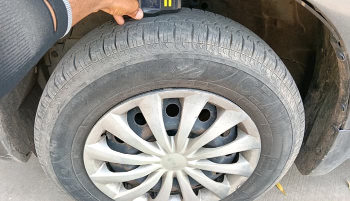 2016 Maruti Swift VXI, Petrol, Manual, 83,334 km, tyre