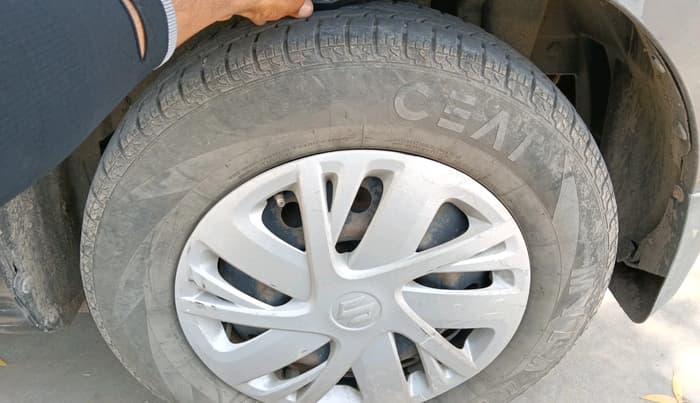 2016 Maruti Swift VXI, Petrol, Manual, 83,334 km, tyre