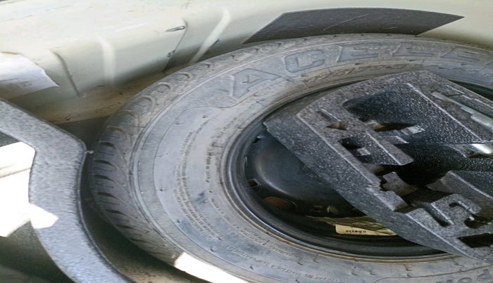 2013 Skoda Rapid ELEGANCE 1.6 TDI CR MT, Diesel, Manual, 1,41,571 km, tyre