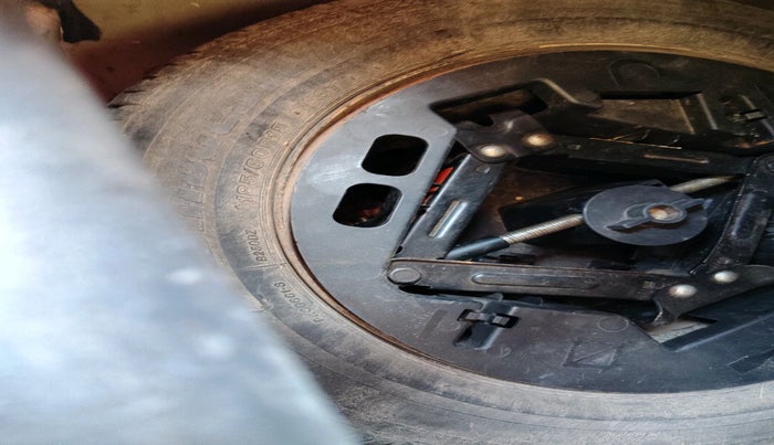 2018 Mahindra KUV 100 NXT K8 P 6 STR, Petrol, Manual, 64,754 km, tyre