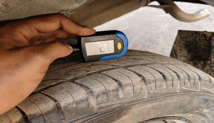 2011 Maruti Eeco 5 STR, Petrol, Manual, 92,103 km, tyre