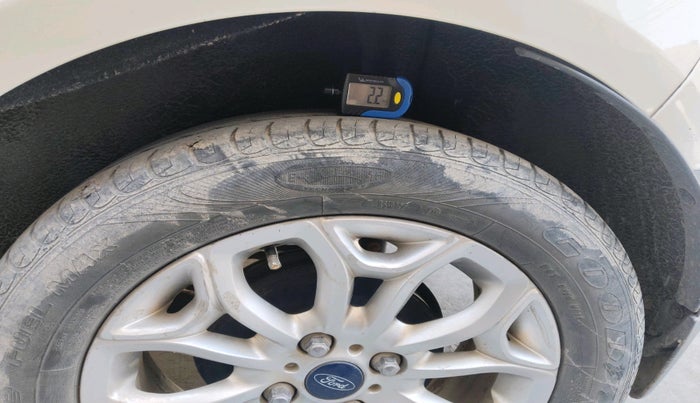 2015 Ford Ecosport AMBIENTE 1.5L DIESEL, Diesel, Manual, 1,25,303 km, tyre