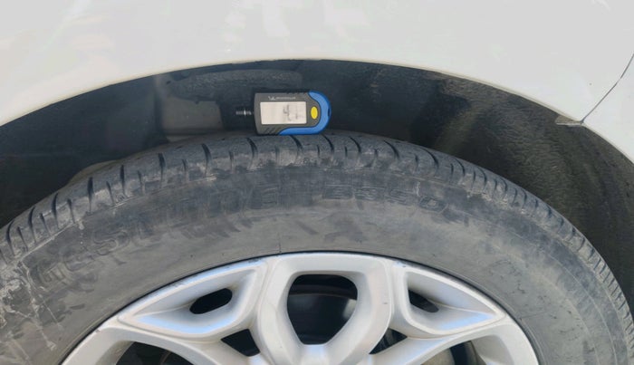 2015 Ford Ecosport AMBIENTE 1.5L DIESEL, Diesel, Manual, 1,25,303 km, tyre