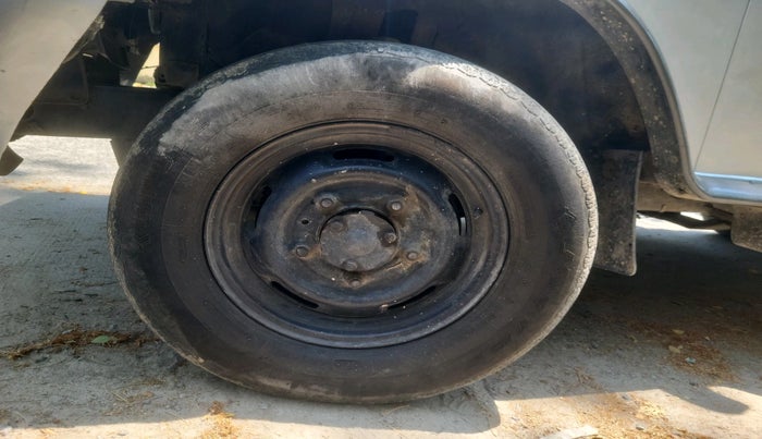 2005 Mahindra Bolero GLX, Diesel, Manual, 2,15,280 km, tyre