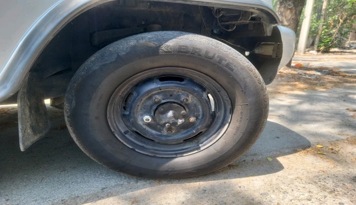 2005 Mahindra Bolero GLX, Diesel, Manual, 2,15,280 km, tyre