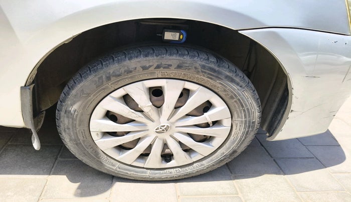 2011 Toyota Etios G, Petrol, Manual, 95,588 km, tyre