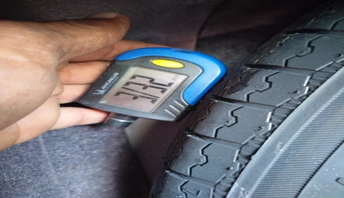 2025 Mahindra XUV 3XO AX5 1.2 L TCMPFI AT, Petrol, Automatic, 4,042 km, tyre