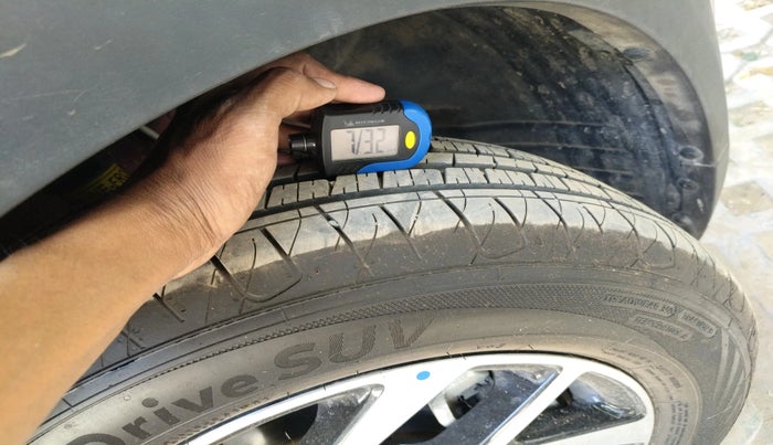 2025 Mahindra XUV 3XO AX5 1.2 L TCMPFI AT, Petrol, Automatic, 4,042 km, tyre