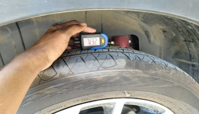 2025 Mahindra XUV 3XO AX5 1.2 L TCMPFI AT, Petrol, Automatic, 4,042 km, tyre