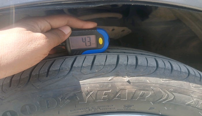 2013 Honda City 1.5L I-VTEC S MT, Petrol, Manual, 1,11,616 km, tyre