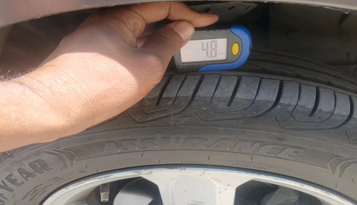 2013 Honda City 1.5L I-VTEC S MT, Petrol, Manual, 1,11,616 km, tyre