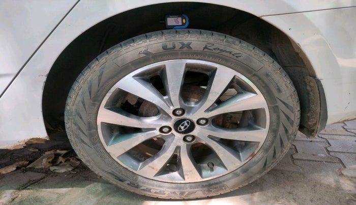 2015 Hyundai Verna FLUIDIC 1.6 CRDI SX 4S, Diesel, Manual, 1,35,804 km, tyre