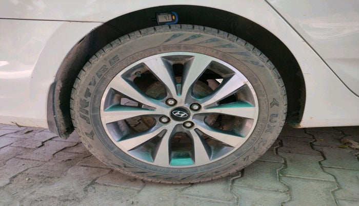 2015 Hyundai Verna FLUIDIC 1.6 CRDI SX 4S, Diesel, Manual, 1,35,804 km, tyre