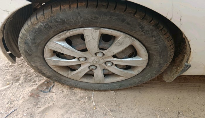 2013 Hyundai Eon MAGNA +, Petrol, Manual, 98,500 km, tyre