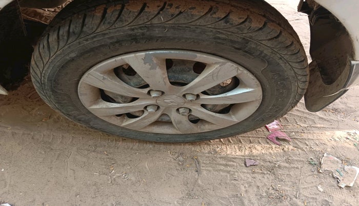 2013 Hyundai Eon MAGNA +, Petrol, Manual, 98,500 km, tyre