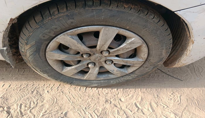 2013 Hyundai Eon MAGNA +, Petrol, Manual, 98,500 km, tyre