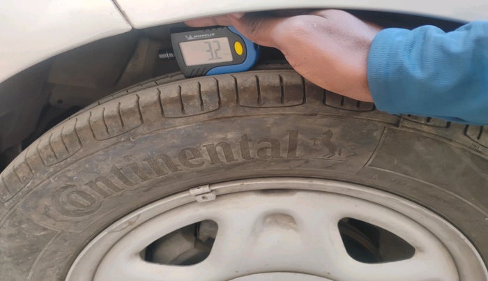 2013 Chevrolet Beat LT PETROL, Petrol, Manual, 35,344 km, tyre