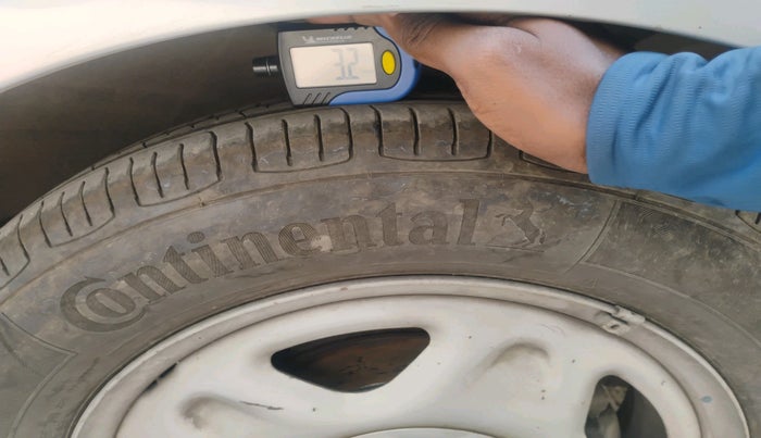 2013 Chevrolet Beat LT PETROL, Petrol, Manual, 35,344 km, tyre