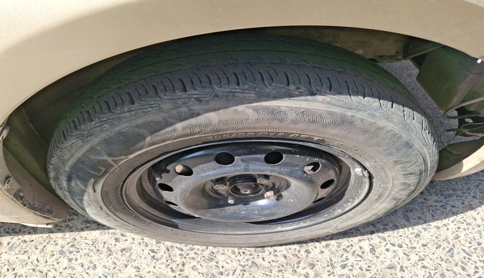 2008 Maruti Swift Dzire VDI, Diesel, Manual, 1,22,780 km, tyre