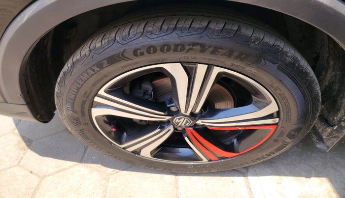 2022 MG ASTOR SHARP 1.5 MT, Petrol, Manual, 27,258 km, tyre