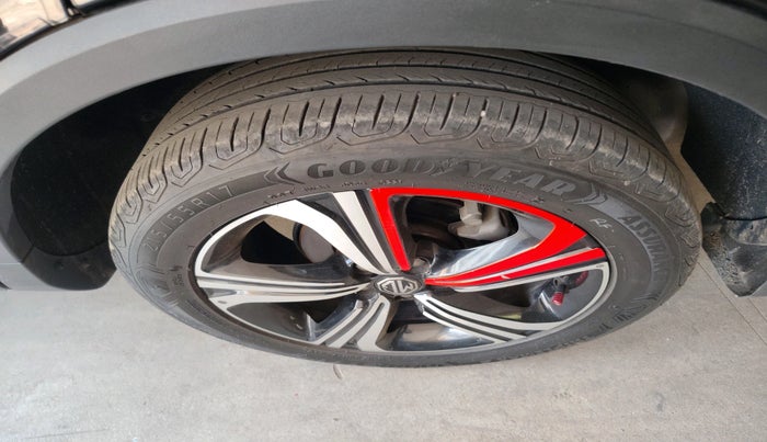 2022 MG ASTOR SHARP 1.5 MT, Petrol, Manual, 27,258 km, tyre